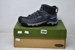 A pair of women's as new Keen Targhee III Mid waterproof hiking boots (UK 7).