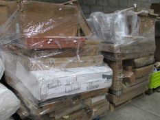 Miscellaneous flatpack furniture, chairs and similar (2 pallets).