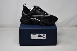 A pair of as new Dior B22 sneakers in black (EU 39).