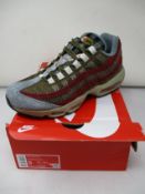 A pair of as new Nike Air Max 95 (UK 8).