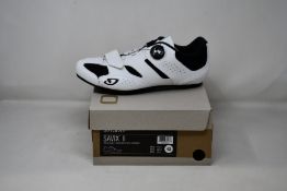 Three pairs of as new Giro Savix II cycling shoes (UK 8, 9.5, 10).