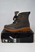A pair of women's as new Sorel Torino II boots (UK 7).