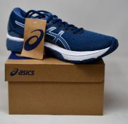 A pair of women's as new Asics GT-2000 9 trainers (UK 7).