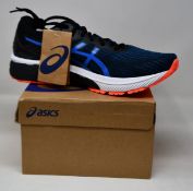 A pair of men's as new Asics GT-2000 9 trainers (UK 9).
