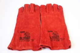 Sixty pairs of as new Reis RSPBC-Indianex protective gloves in red (Size 11).