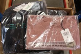 Eighteen as new Carhartt T-shirts (Two designs, assorted sizes).