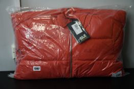 An as new Jack Wolfskin Crystal Palace coat in coral red (XL).