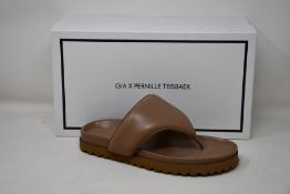 A pair of as new Gia x Pernille Teisbaek padded leather thong sandals in nude brown (EU 38 - RRP £