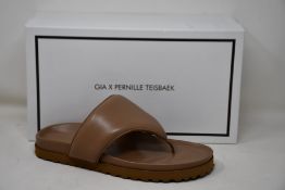 A pair of as new Gia x Pernille Teisbaek padded leather thong sandals in nude brown (EU 37 - RRP £