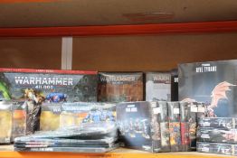 A large quantity of various Warhammer 40,000 Miniatures and related to include a Command Edition