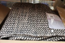 A Benuta Kim Hand Woven Rug (200 x 300cm).