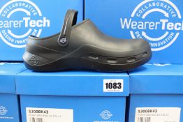 Five pairs of as new Wearer Tech safety clogs (All UK 9).