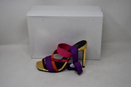 A pair of as new Le Clique Kat Maconie shoes (UK 3).