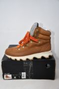 A pair of women's as new Sorel Kinetic Conquest boots (UK 7).
