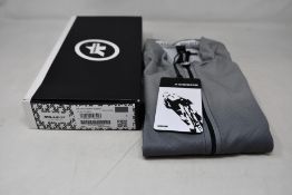 An as new Assos Mille GT C2 Shifter cycling jersey in gerva grey (S - RRP £110).
