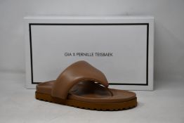 A pair of as new Gia x Pernille Teisbaek padded leather thong sandals in nude brown (EU 38 - RRP £