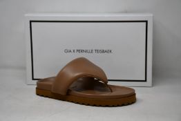 A pair of as new Gia x Pernille Teisbaek padded leather thong sandals in nude brown (EU 40 - RRP £
