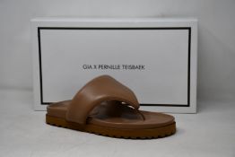A pair of as new Gia x Pernille Teisbaek padded leather thong sandals in nude brown (EU 39 - RRP £