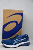 A pair of women's as new Asics GT-2000 9 trainers (UK 7.5).