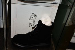 A pair of as new Alexander McQueen H boots in black (EU 44).