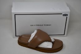 A pair of as new Gia x Pernille Teisbaek padded leather thong sandals in nude brown (EU 39 - RRP £