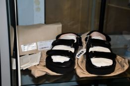 A pair of women's as new Gucci Malaga Kid flat sandals (EU 35, no box but dust bag for each shoe).