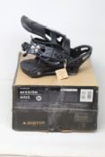 A pair of men's as new Burton Mission snowboard bindings (M).