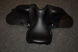 A Custom Saddlery Wolfgang Omni Monoflap dressage saddle: Size 17, Tree size 26.5 (List of