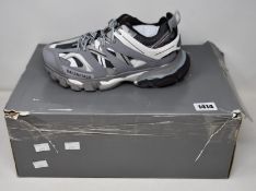 A pair of as new Balenciaga sneakers in grey (EU 39).