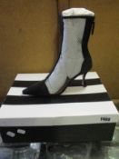 A pair of as new Aquazzura Saint Honore' mesh booties (EU 40).