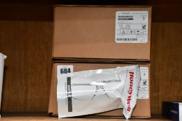 Sixteen boxed as new Honeywell Avatar safety glasses (K&N Hardcoat, Anti-Fog, 1034836).