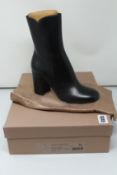A pair of as new Gianvito Rossi Adelle booties (EU 38).
