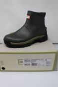 A pair of men's as new Hunter Field Balmoral Hybrid wellingtons (UK 8).