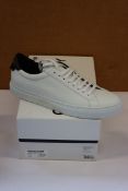 A pair of as new Givenchy Urban Street sneakers (EU 42).