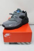 A pair of as new Nike Air Huarache (UK 7).
