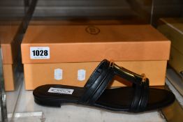 A pair of as new Tod's Cuoio Legg sandals (EU 42).