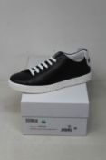 A pair of men's as new Moschino sneakers (EU 42).