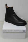 A pair of men's as new Cos leather Chelsea boots (EU 44).