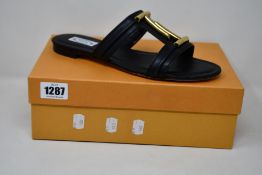 A pair of as new Tod's Cuoio Legg sandals (EU 42).