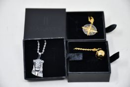 Fifteen assorted Haraves jewellery to include 5x Compass, 5x Globes, 5x Jesus.