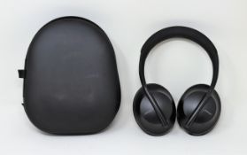 A pre-owned pair o Bose Noise Cancelling Headphones 700 in Black with case, 3.5mm cable and USB-Cabl