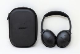 A pre-owned pair of Bose QC 35 II Wireless Headphones in Black with case, 3.5mm cable and USB cable.