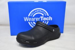 Five pairs of as new Wearer Tech Protect 5300 safety clogs (UK 6.5).