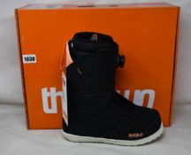 A pair of women's as new ThirtyTwo STW Boa snowboard boots (UK 7.5 - RRP £175).