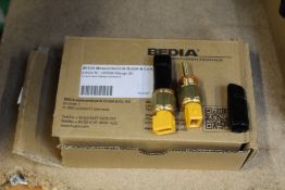 A box of twenty as new Bedia Motortechnik NTC temperature sensors (REF: 420298).