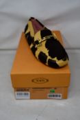 A pair of as new Tod's Gommini Doppia shoes (EU 40).