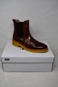 A pair of as new Angulus Chelsea boots 7622-1028472 (UK 7.5 - RRP €154).