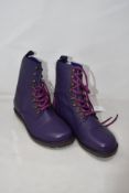 A pair of as new Gudrun Sjoden Kanga boots in purple (EU 31).