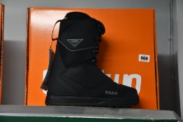 A pair of men's as new Thirtytwo Lashed snowboard boots (UK 9.5).