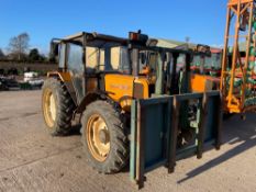 1991 Renault 58-34 4wd tractor with 2 manual spools on 11.2-28 front and 13.6R36 rear wheels and tyr